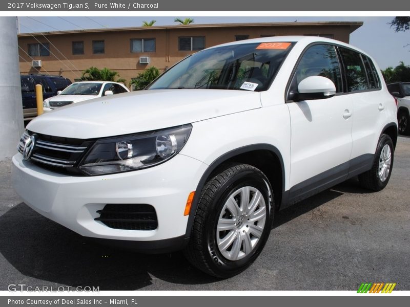 Pure White / Charcoal 2017 Volkswagen Tiguan S