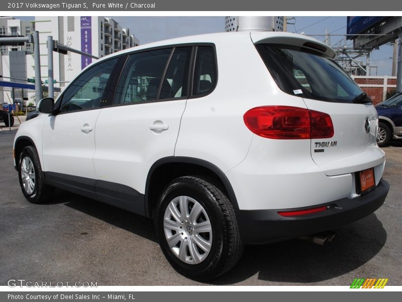 Pure White / Charcoal 2017 Volkswagen Tiguan S