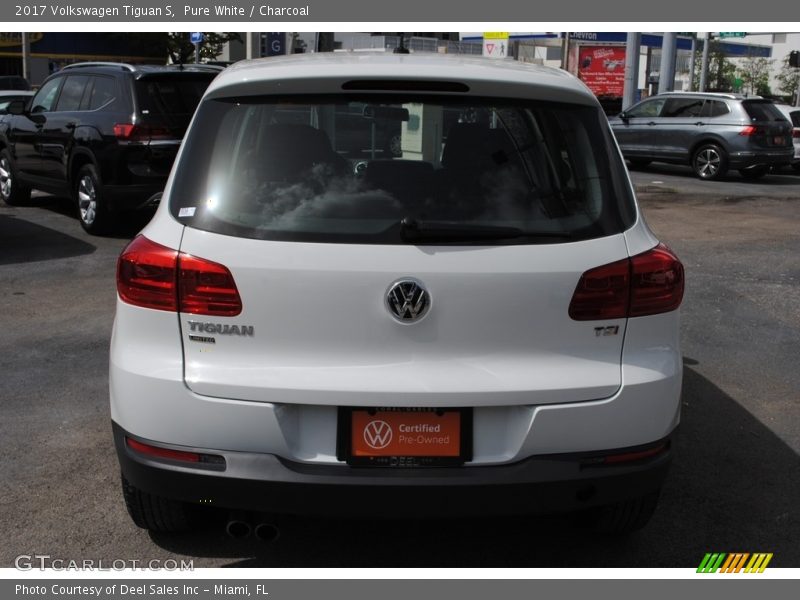 Pure White / Charcoal 2017 Volkswagen Tiguan S