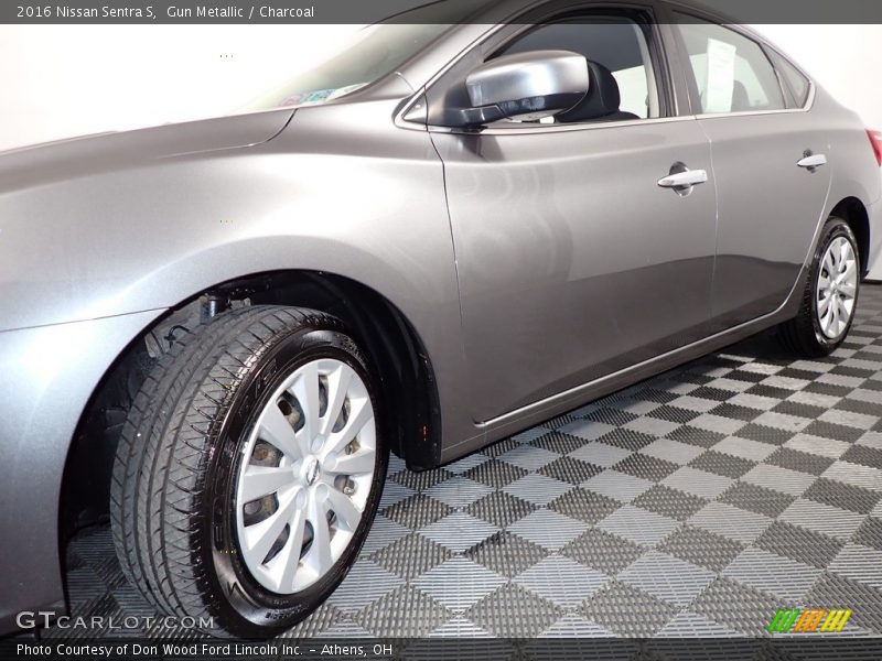 Gun Metallic / Charcoal 2016 Nissan Sentra S