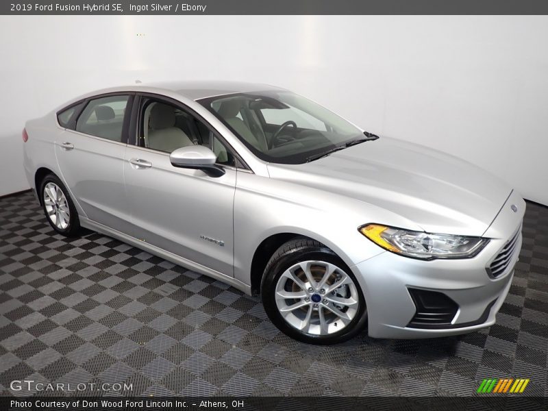 Front 3/4 View of 2019 Fusion Hybrid SE