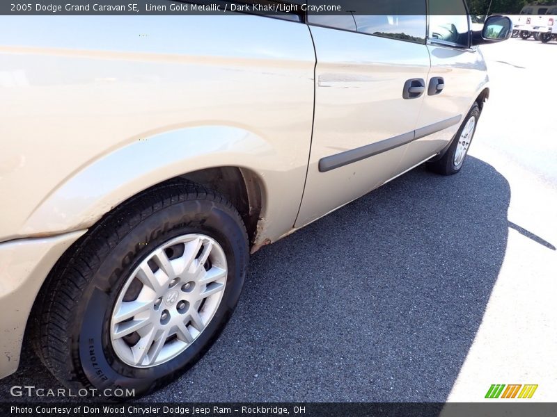 Linen Gold Metallic / Dark Khaki/Light Graystone 2005 Dodge Grand Caravan SE