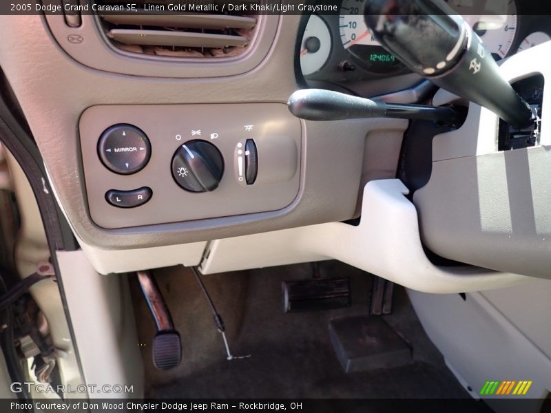 Linen Gold Metallic / Dark Khaki/Light Graystone 2005 Dodge Grand Caravan SE