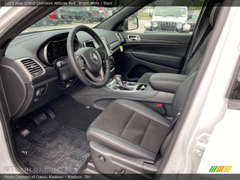 Bright White / Black 2020 Jeep Grand Cherokee Altitude 4x4