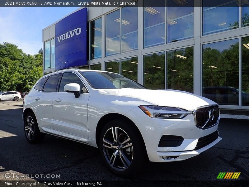 Front 3/4 View of 2021 XC60 T5 AWD Momentum