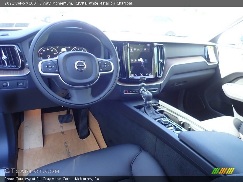 Dashboard of 2021 XC60 T5 AWD Momentum