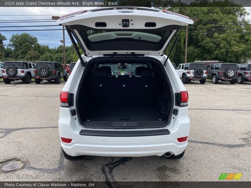 Bright White / Black 2020 Jeep Grand Cherokee Altitude 4x4
