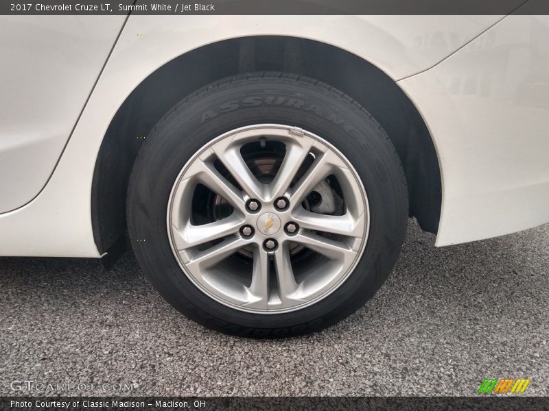 Summit White / Jet Black 2017 Chevrolet Cruze LT