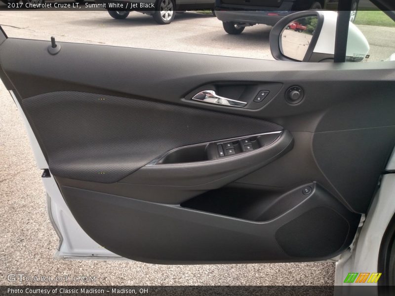Summit White / Jet Black 2017 Chevrolet Cruze LT