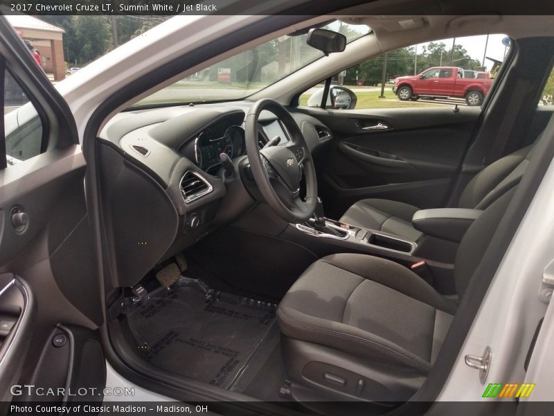 Summit White / Jet Black 2017 Chevrolet Cruze LT