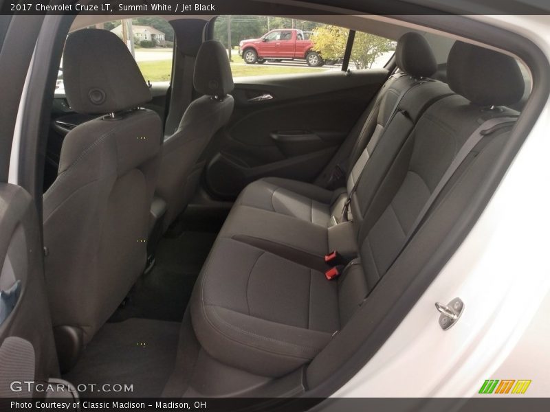 Summit White / Jet Black 2017 Chevrolet Cruze LT
