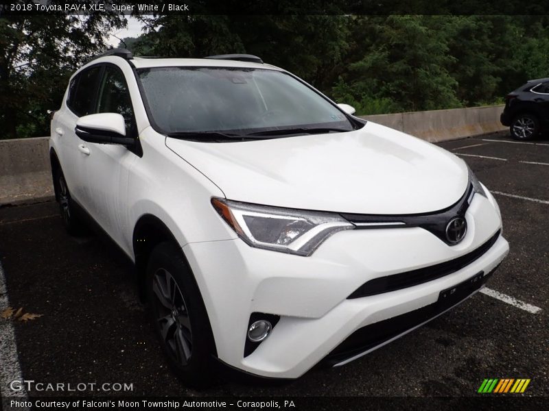 Super White / Black 2018 Toyota RAV4 XLE