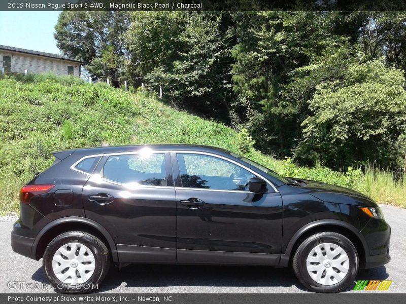 Magnetic Black Pearl / Charcoal 2019 Nissan Rogue Sport S AWD