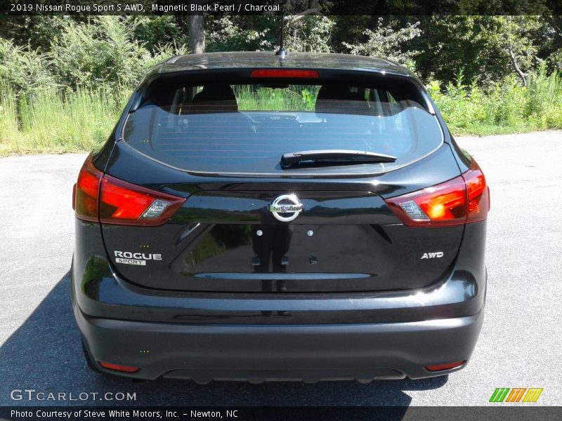 Magnetic Black Pearl / Charcoal 2019 Nissan Rogue Sport S AWD