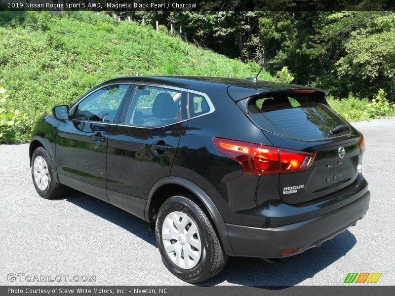 Magnetic Black Pearl / Charcoal 2019 Nissan Rogue Sport S AWD