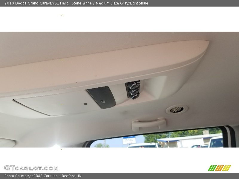 Stone White / Medium Slate Gray/Light Shale 2010 Dodge Grand Caravan SE Hero