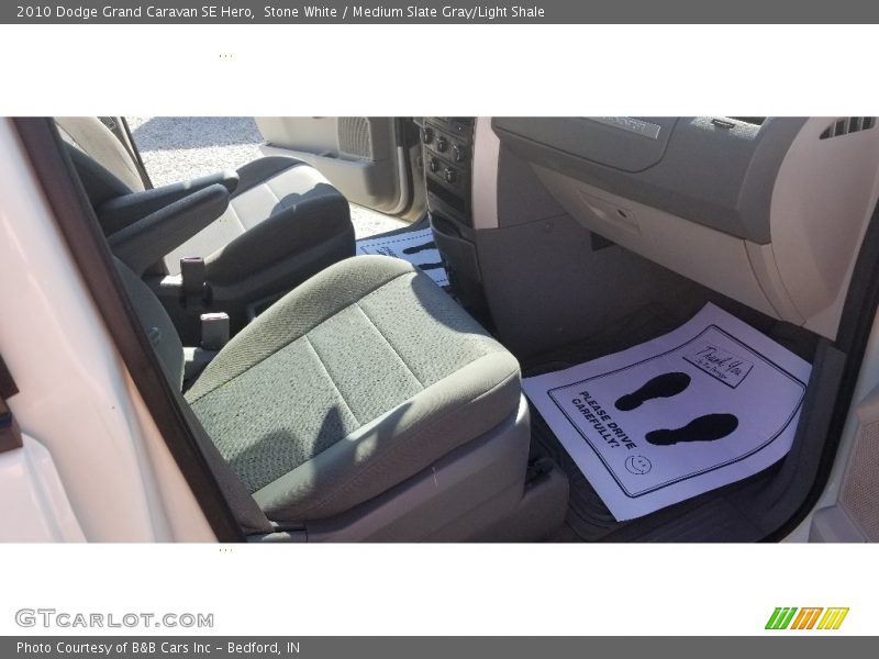 Stone White / Medium Slate Gray/Light Shale 2010 Dodge Grand Caravan SE Hero