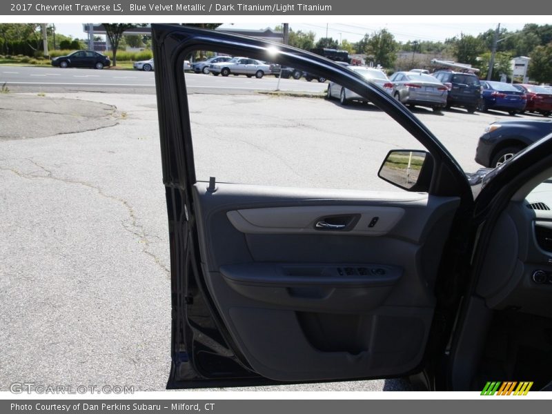 Blue Velvet Metallic / Dark Titanium/Light Titanium 2017 Chevrolet Traverse LS