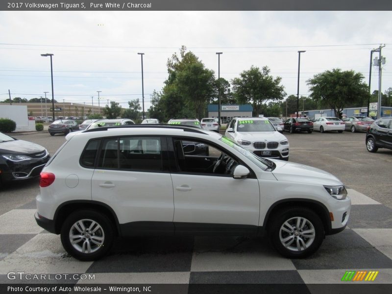 Pure White / Charcoal 2017 Volkswagen Tiguan S
