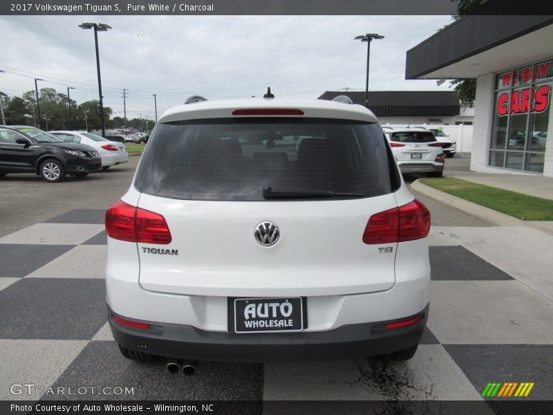 Pure White / Charcoal 2017 Volkswagen Tiguan S