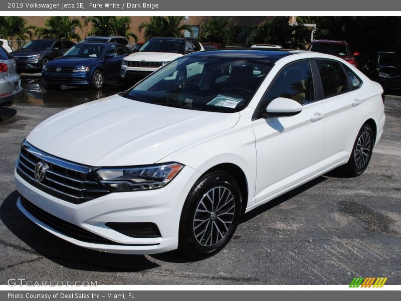 Pure White / Dark Beige 2019 Volkswagen Jetta SE
