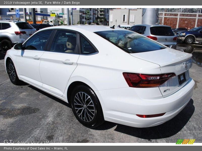 Pure White / Dark Beige 2019 Volkswagen Jetta SE