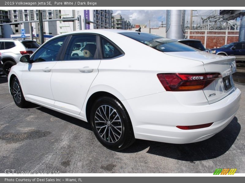 Pure White / Dark Beige 2019 Volkswagen Jetta SE