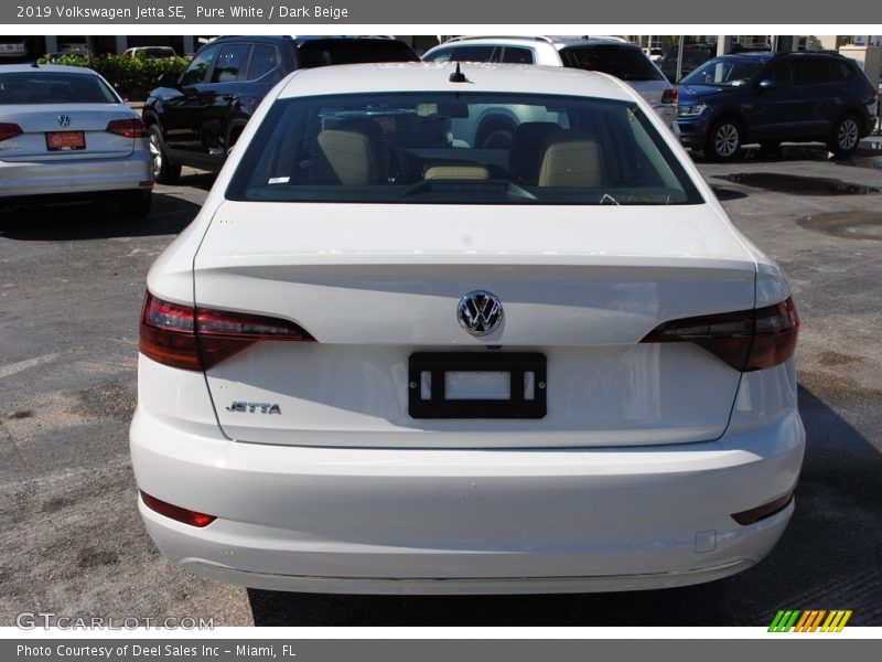 Pure White / Dark Beige 2019 Volkswagen Jetta SE