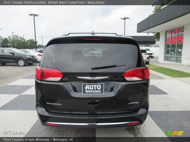 Brilliant Black Crystal Pearl / Black/Diesel 2017 Chrysler Pacifica Limited