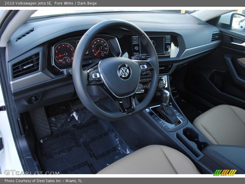 Pure White / Dark Beige 2019 Volkswagen Jetta SE