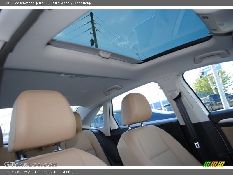 Pure White / Dark Beige 2019 Volkswagen Jetta SE