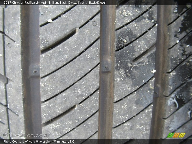 Brilliant Black Crystal Pearl / Black/Diesel 2017 Chrysler Pacifica Limited