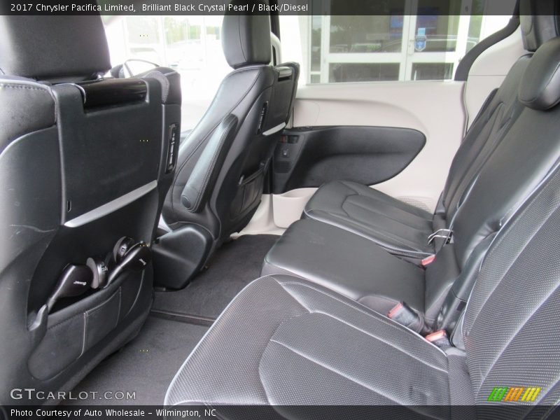 Brilliant Black Crystal Pearl / Black/Diesel 2017 Chrysler Pacifica Limited