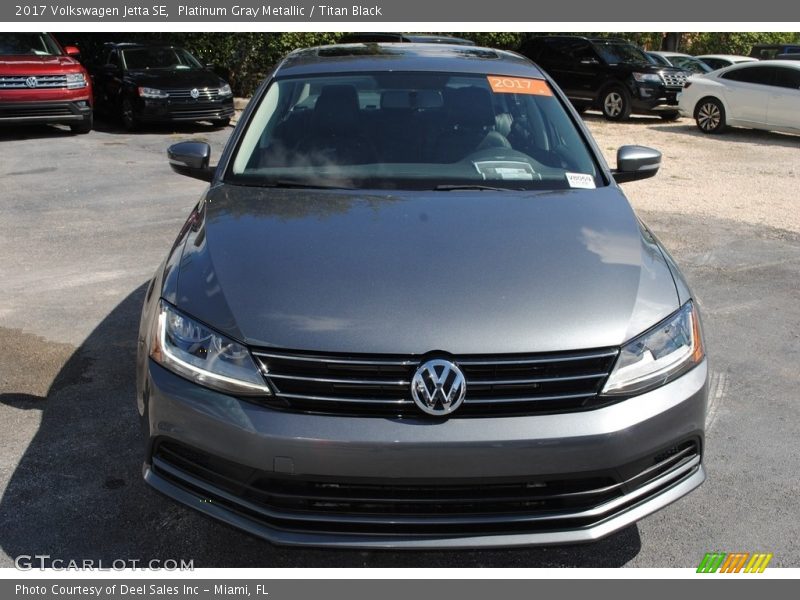 Platinum Gray Metallic / Titan Black 2017 Volkswagen Jetta SE