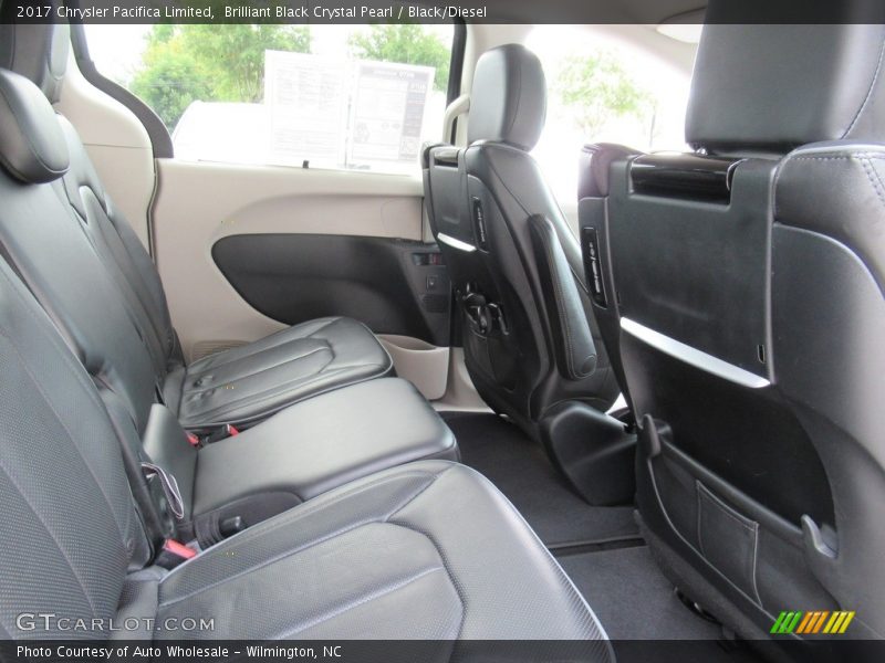 Brilliant Black Crystal Pearl / Black/Diesel 2017 Chrysler Pacifica Limited