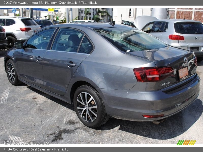 Platinum Gray Metallic / Titan Black 2017 Volkswagen Jetta SE