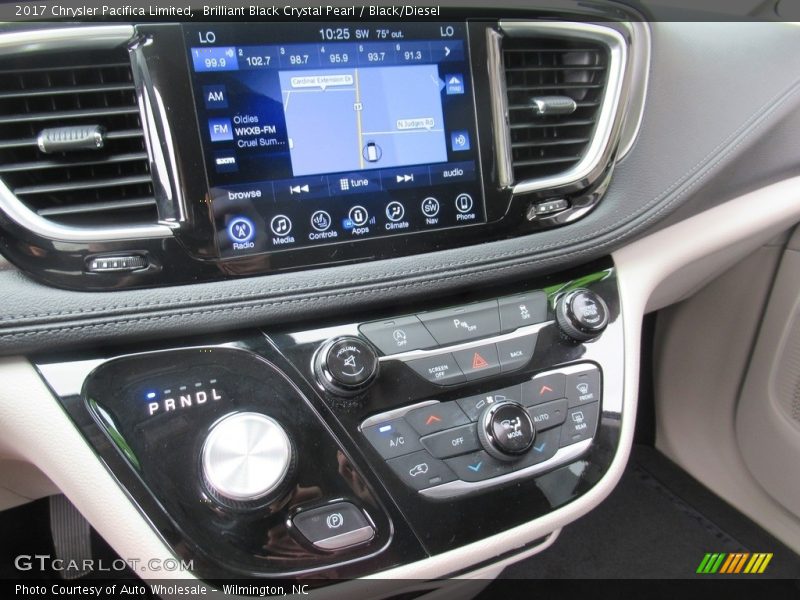 Brilliant Black Crystal Pearl / Black/Diesel 2017 Chrysler Pacifica Limited