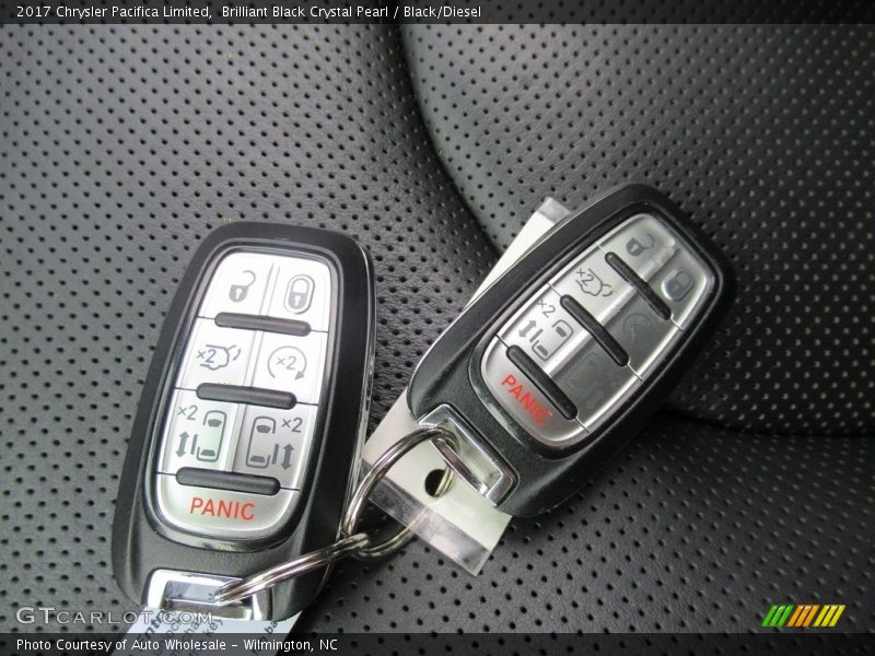 Brilliant Black Crystal Pearl / Black/Diesel 2017 Chrysler Pacifica Limited