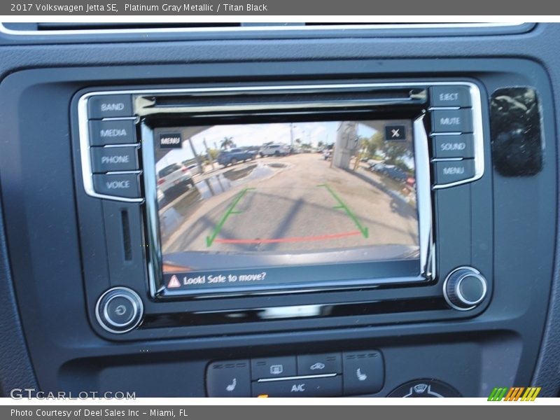 Platinum Gray Metallic / Titan Black 2017 Volkswagen Jetta SE