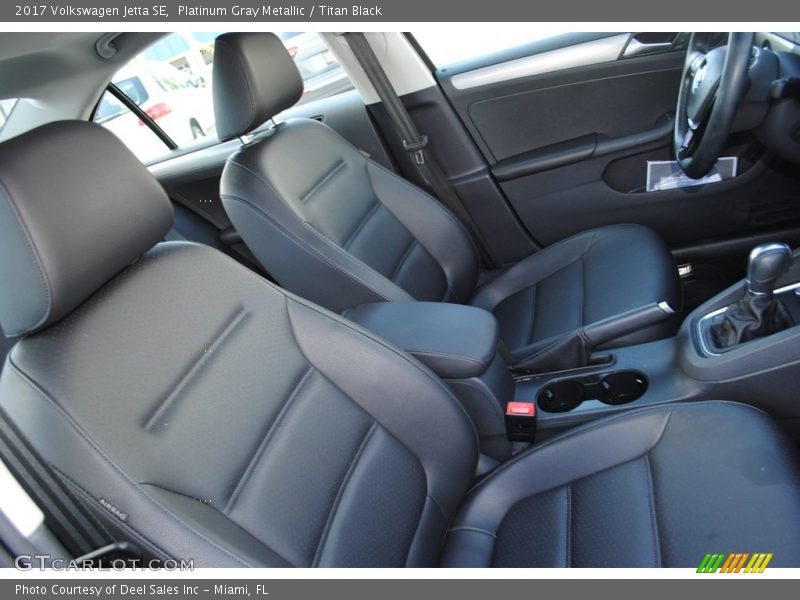 Platinum Gray Metallic / Titan Black 2017 Volkswagen Jetta SE