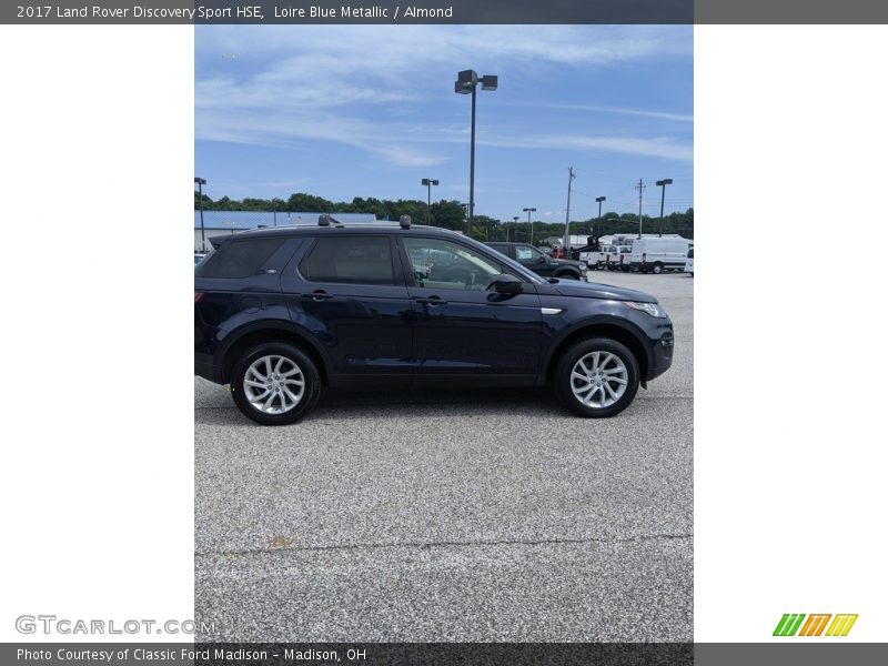 Loire Blue Metallic / Almond 2017 Land Rover Discovery Sport HSE