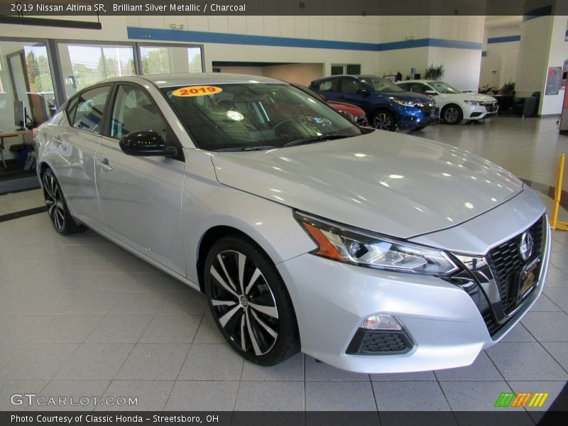 Front 3/4 View of 2019 Altima SR