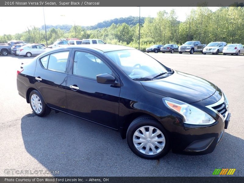 Front 3/4 View of 2016 Versa SV Sedan