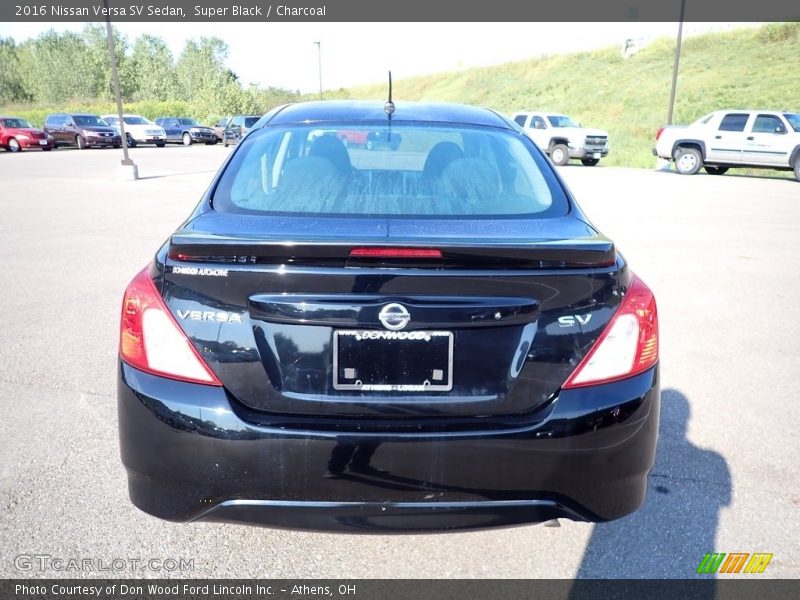 Super Black / Charcoal 2016 Nissan Versa SV Sedan