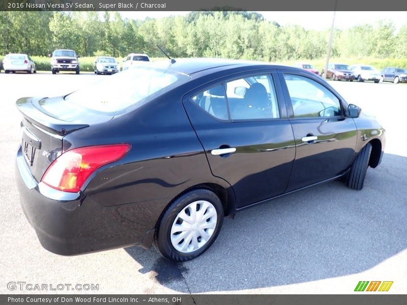 Super Black / Charcoal 2016 Nissan Versa SV Sedan