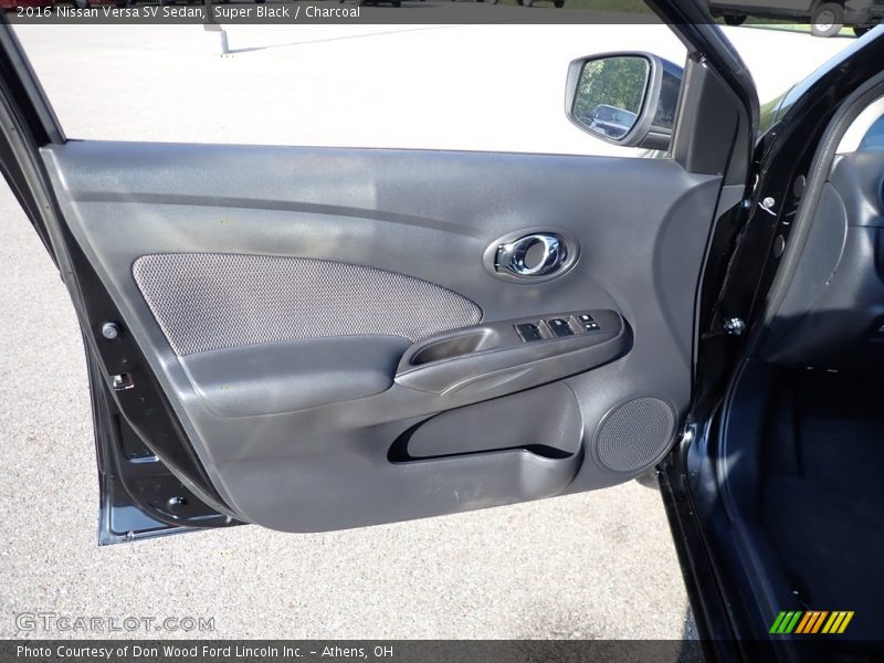 Super Black / Charcoal 2016 Nissan Versa SV Sedan