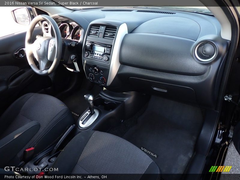 Super Black / Charcoal 2016 Nissan Versa SV Sedan