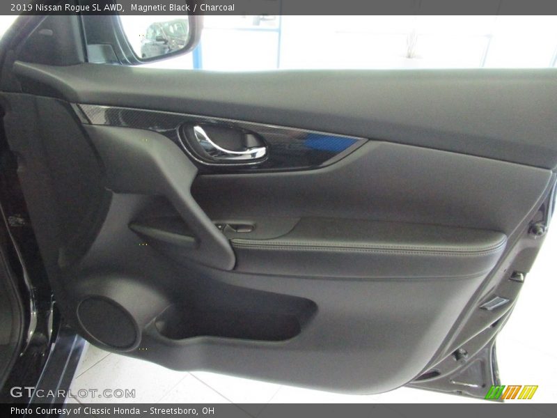 Magnetic Black / Charcoal 2019 Nissan Rogue SL AWD