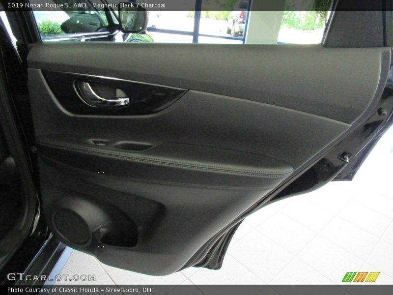 Magnetic Black / Charcoal 2019 Nissan Rogue SL AWD