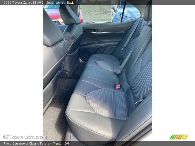 Super White / Black 2020 Toyota Camry SE AWD